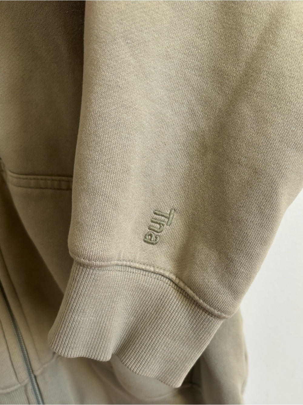Aritzia TNA Cozy AF Sage Cropped Zip Up Hoodie - Picture 4 of 6